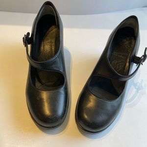 Dansko women’s size 38(7.5) black leather platform Mary Jane shoe.